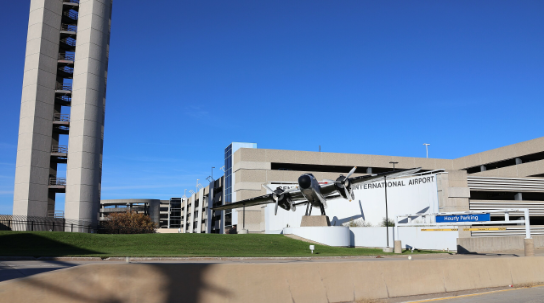 General Mitchell International Airport (KMKE)