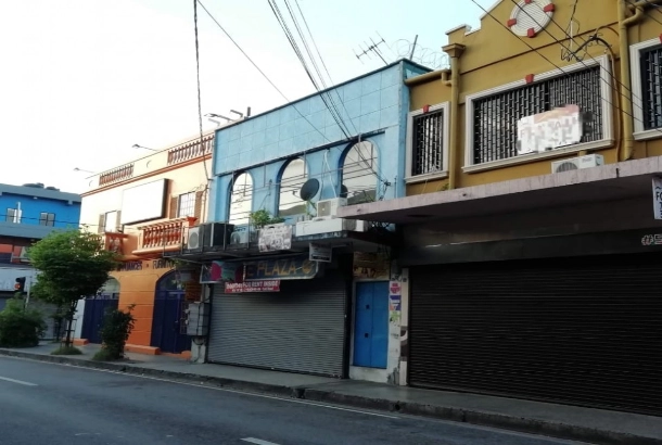 Ambulancia aérea de Air Medical en el horizonte de Puerto España, Trinidad y Tobago