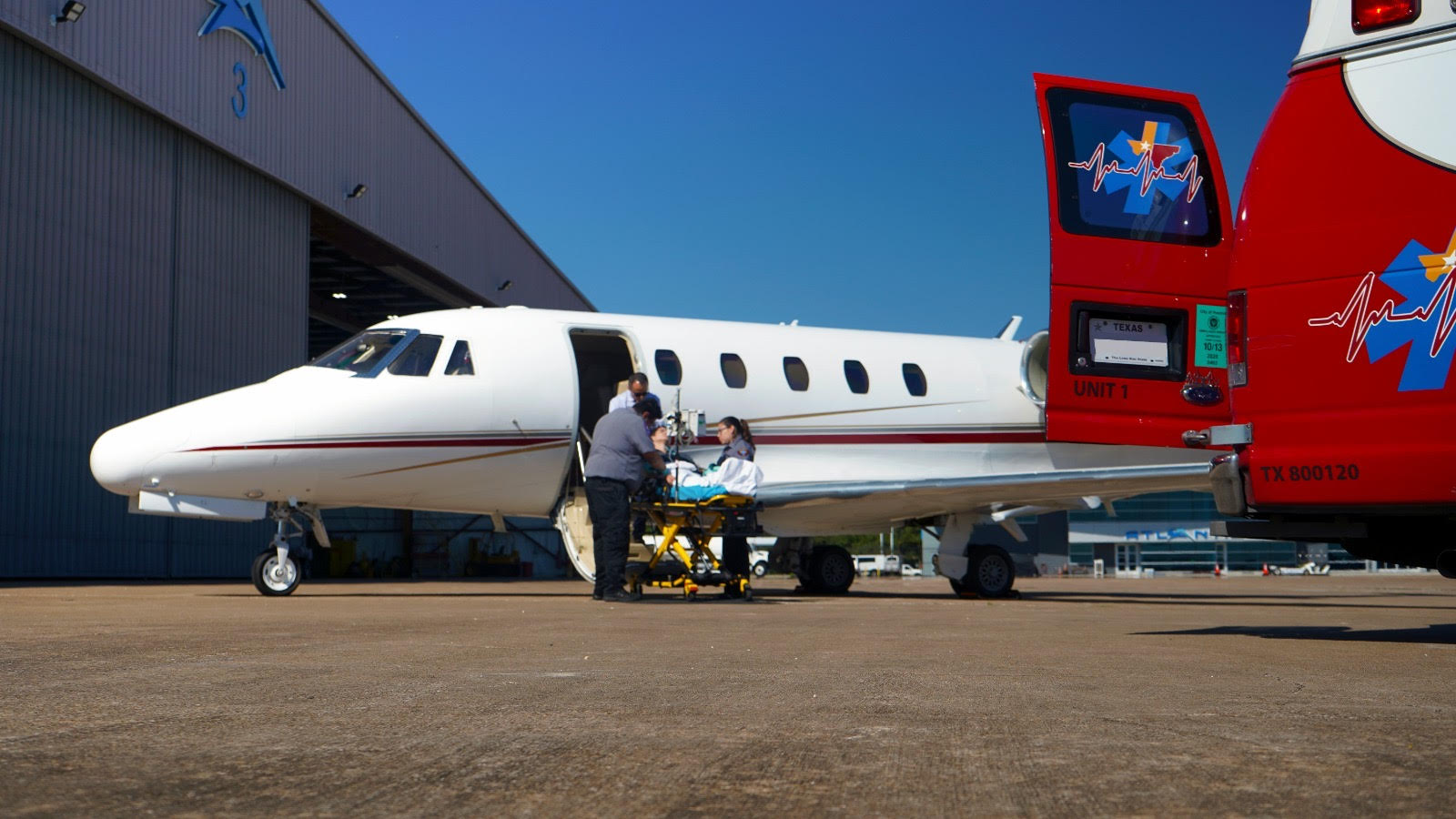 International fixed-wing air ambulance